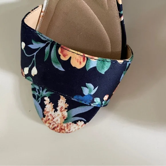 Floral Ankle Strap Heels APT 9 - Picture 3 of 7